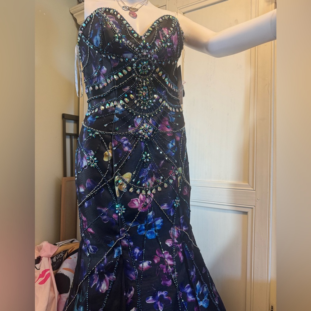 Ellie Wilde mermaid style beaded prom dress - Picture 3 of 10
